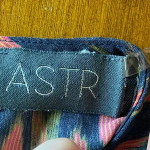 ASTR The Label Multicolor Long Sleeve Cropped Ikat Blouse Top Womens Medium thumbnail 4