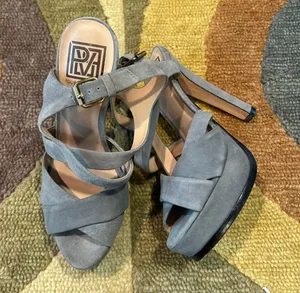 Pour La Victoire Hiro Grey Suede Criss Cross High Heels Sandals Women’s Size 6 thumbnail 1