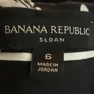 Banana Republic Black Floral Cropped Ponte Pants thumbnail 6