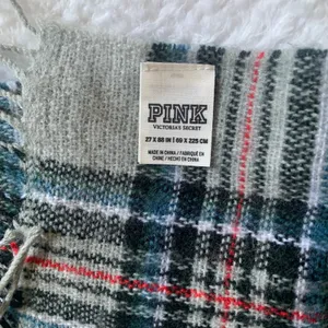 PINK Victoria’s Secret Winter Blanket Scarf thumbnail 3