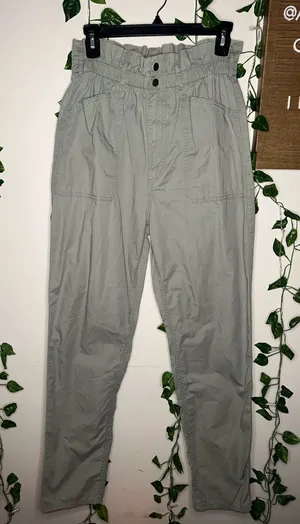 Abercrombie & Fitch High Rise Straight Leg Khahki Cargo Style Pants Green thumbnail 1