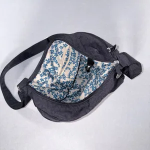 Travelon Anti-Theft Expandable Crossbody Bag Black Nylon Multi-Pocket Travel Bag thumbnail 3