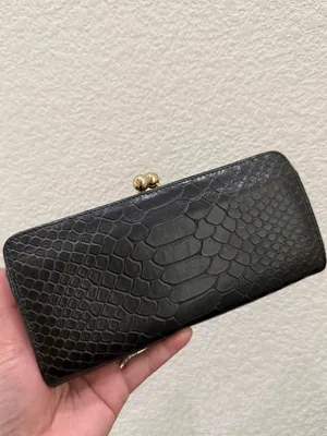 Vintage HOBO International Black Embossed Croc Leather Kiss-lock Clutch Wallet thumbnail 3