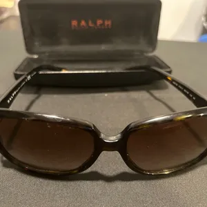 Ralph Lauren Brown Tortoiseshell Sunglasses Oversized Frame thumbnail 3