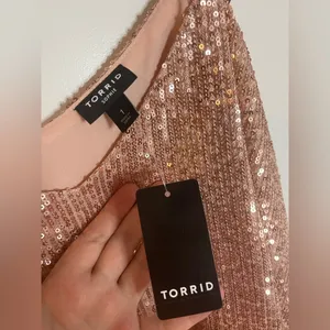 Torrid NWT V-neck Sophie Rose Gold Sequin Woven Swing Lined Relaxed Cami Size 1X thumbnail 15