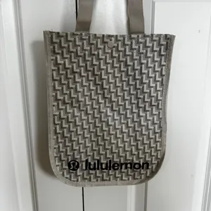 Lululemon Reusable Shopping Gift Bag Small Tote Brown Gray Logo New Lunch bag thumbnail 3
