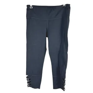 Athleta Mind Over Mat Criss Cross Capri Length‎ Leggings Size Small 722063 thumbnail 3