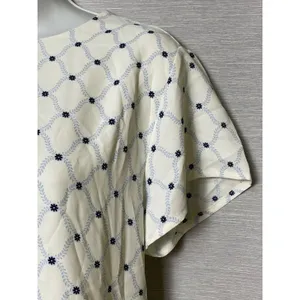 Ann Taylor Womens Blue White Floral Trellis Keyhole Back Blouse Top Size M SP26 thumbnail 4
