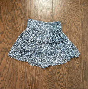 NWOT American Eagle White And Blue Floral Skirt thumbnail 2