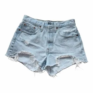 ✨Levi's Women's 501 Original Jean Light Wash Sz 26 Shorts✨ thumbnail 6