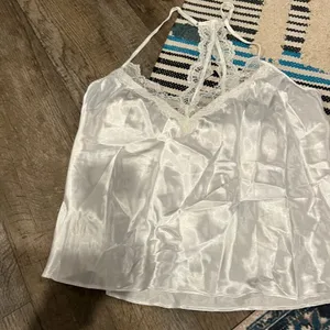 In bloom‎ medium white top thumbnail 1