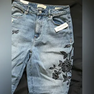 PacSun Black Rose Embroidered Distressed Women's Mom Denim Jeans SZ 29 Brand New thumbnail 4