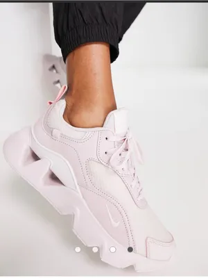 Women’s Nike Ryz 365 2 sneakers in light pink thumbnail 4