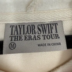 Taylor Swift The‎ Eras Tour Official Merch Graphic Hoodie Size Medium Oversized thumbnail 4