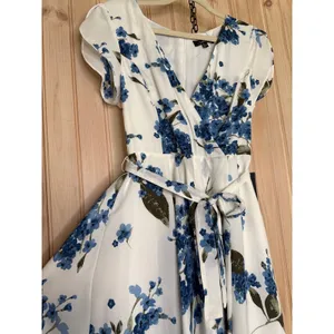 NWT Lulus French Countryside White Floral Print High-Low Dress Resort Vacay M thumbnail 4