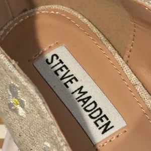 Steve Madden Linen Daisy Embroidered Mary Jane Flats Womens 8.5 Beige Square Toe thumbnail 11