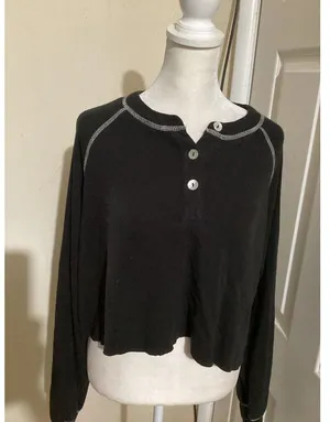 NIA Pullover Shirt Womens Medium Cropped Henley Long Sleeve Contrast Stitch Top thumbnail 2