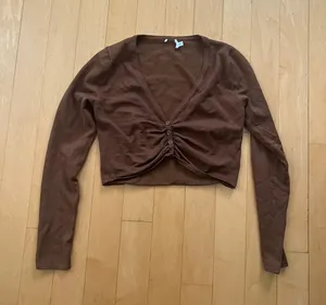 Princess Polly brown long sleeve crop top thumbnail 1
