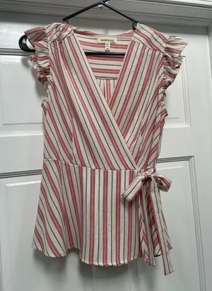 EUC Medium monteau short sleeve peplum women’s top thumbnail 1