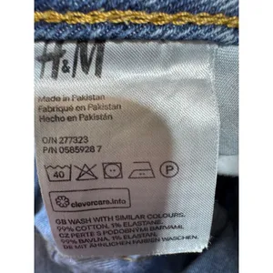 H&M Divided Women's Size 12 Blue Denim Mini‎ Skirt Distressed Raw Hem thumbnail 5