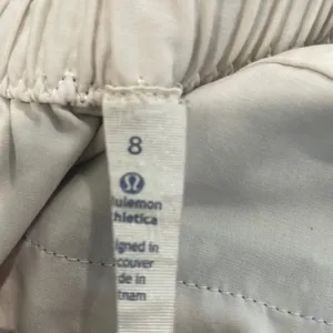 Lululemon Spring Breakaway Short Floral White Multi size 8 thumbnail 8