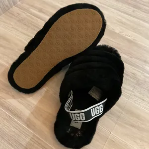 UGG Fluff Yeah Slide Black Sheepskin Platform Slipper Womens 6.5 Men's‎ 5 37 thumbnail 4