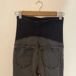 H & M Dark Gray Super Skinny Ultra High Rib Maternity Skinny Jeans Size 4 thumbnail 5