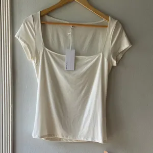 NWT•Reformation•Bardot Top in Latte•Sz M thumbnail 7