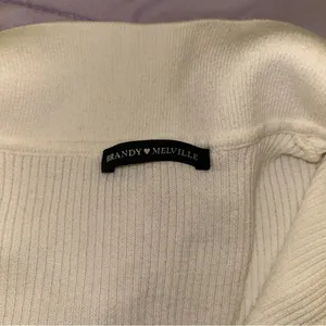 Brandy Melville sweater thumbnail 2