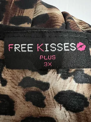 Free Kisses Leopard Print & Animal Design Hi-Lo Women's Top thumbnail 4