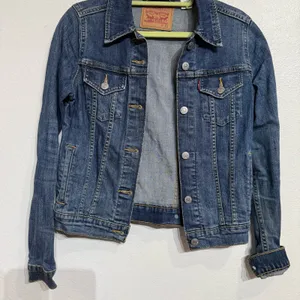 Levi’s Medium Wash Classic Denim Trucker Jacket Sz XS thumbnail 4