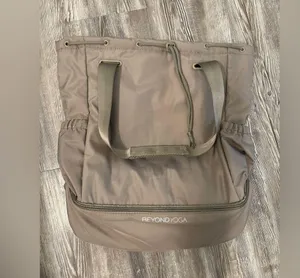 Beyond Yoga NWT gym bag drawstring in birch thumbnail 2