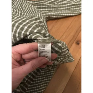 Crown & Ivy Size Medium Checkered Gingham Peasant Blouse Green & White Cotton thumbnail 8