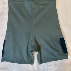 Girlfriend Collective‎ Size-M Lola Active Dress with Shorts Fog Green thumbnail 10