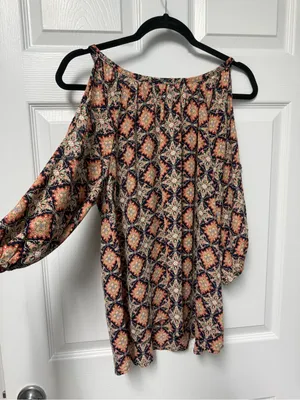 Le Lis Navy & Peach Printed Cold-Shoulder Camisole thumbnail 4