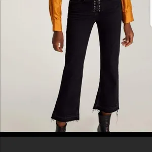 Zara Black High Rise Lace Up Fly Kick Out Crop Released Raw Hem Flare Jeans‎ thumbnail 3