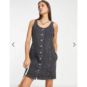 NWT Levi’s Y2K Black Acid Wash Denim Dress Women's Small Button Front Sleeveless thumbnail 4