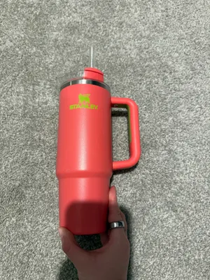 Stanley Quencher H2.0 30 oz FlowState tumbler Hibiscus colorway thumbnail 1