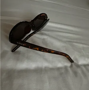 Veux White Fox Boutique Sunglasses thumbnail 4