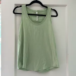 Lululemon Tanktop size 8 pistachio green thumbnail 2