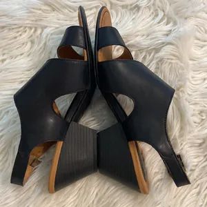 BOC Leather Women's Sandals size 10 see all photos for condition color black thumbnail 6