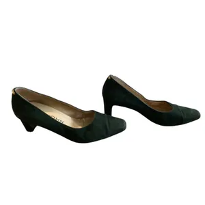 St. John Pumps Women 7B Green Suede Pointed Toe Kitten Heel Made in Italy Luxury thumbnail 5