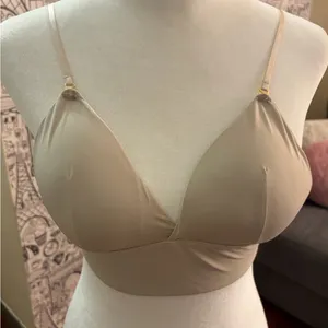 Women’s Low Back Thin Padded Cup Bra thumbnail 2