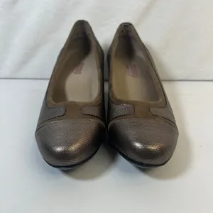 Munro American Jillian Taupe Metallic Suede Block Heel Pumps Shoes Womens 8 M thumbnail 2