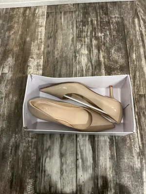 Marc Fisher Beige Patent Pointed-Toe Kitten Heel Pumps thumbnail 12