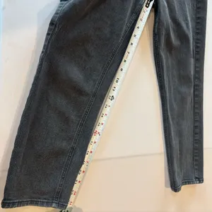EXPRESS Women’s Black Wash‎ Super High Rise Mom Jean Size 10 thumbnail 6