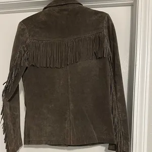 On Trend: Prana EUC 100% Leather Women's Jacket with Fringe thumbnail 2