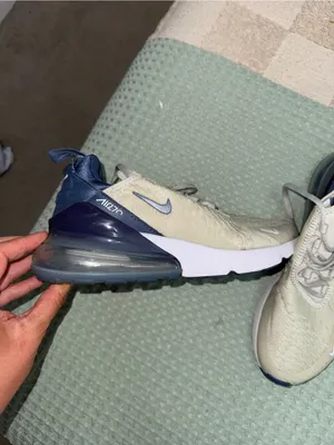 Nike Women's Air Max 270 sneakers sjze 8 thumbnail 4