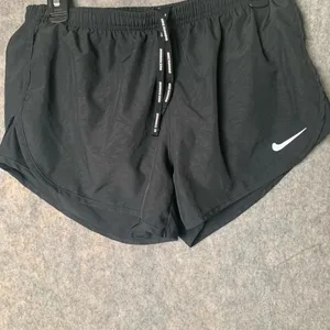 Nike Dri Fit Women Size Medium Black Lightweight Athletic Running‎ Shorts thumbnail 3