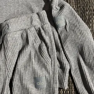 Alo Yoga Muse Set Grey Size XS thumbnail 5